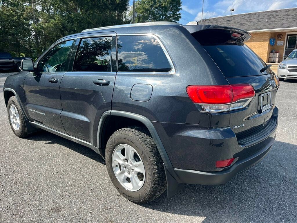2015 Jeep Grand Cherokee Fuel Efficient Jeep Grand Cherokee Laredo 4x4 - 23070425 - 4