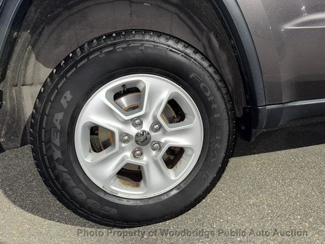 2015 Jeep Grand Cherokee Laredo - 22948548 - 13