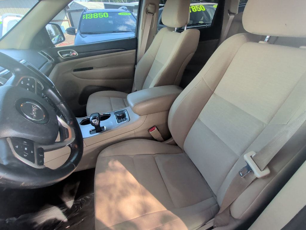 Jeep Grand Cherokee LAREDO photo 14