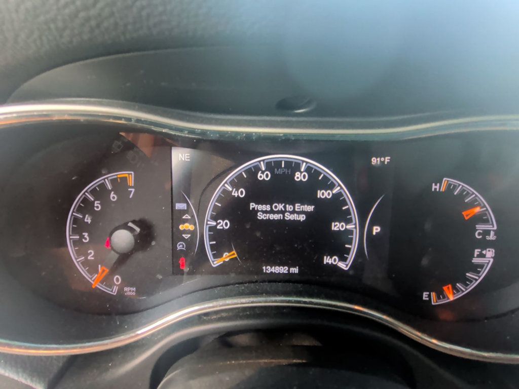 Jeep Grand Cherokee LAREDO photo 16