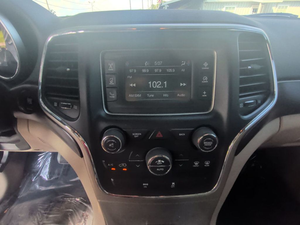 Jeep Grand Cherokee LAREDO photo 17