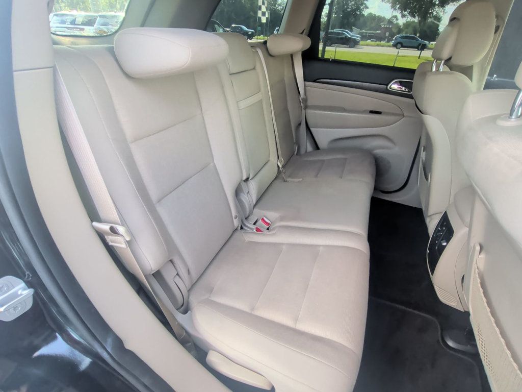 Jeep Grand Cherokee LAREDO photo 20