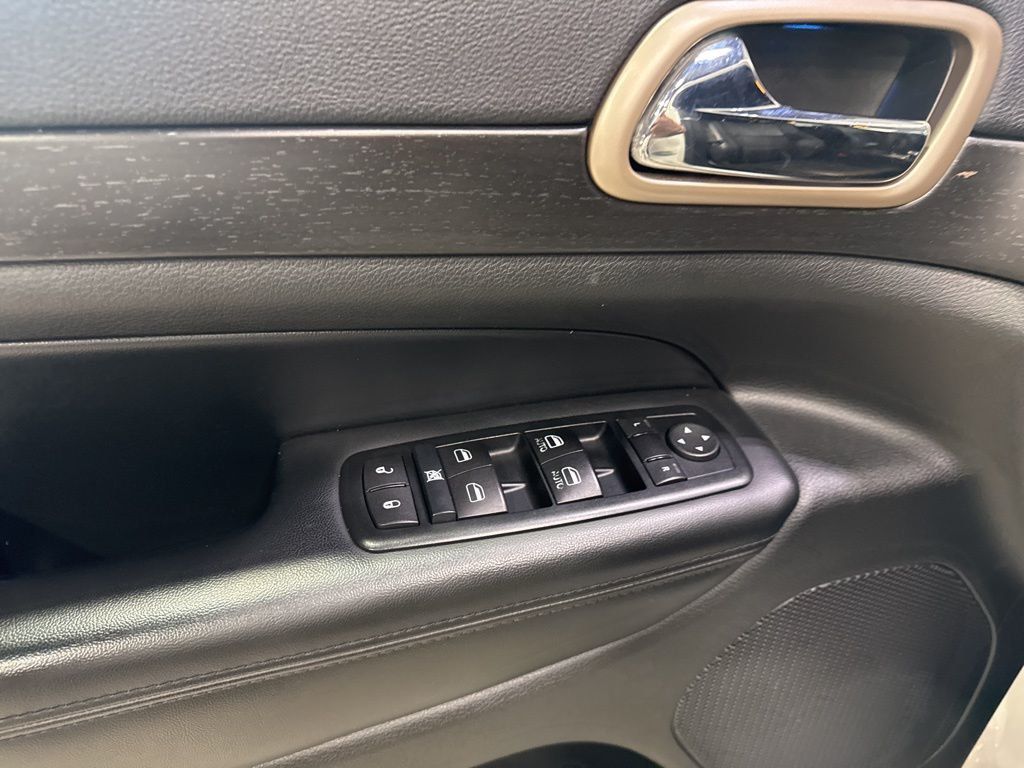 2015 Jeep Grand Cherokee Laredo - 23014549 - 30