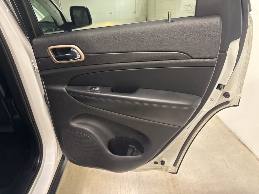 2015 Jeep Grand Cherokee Laredo - 23014549 - 40
