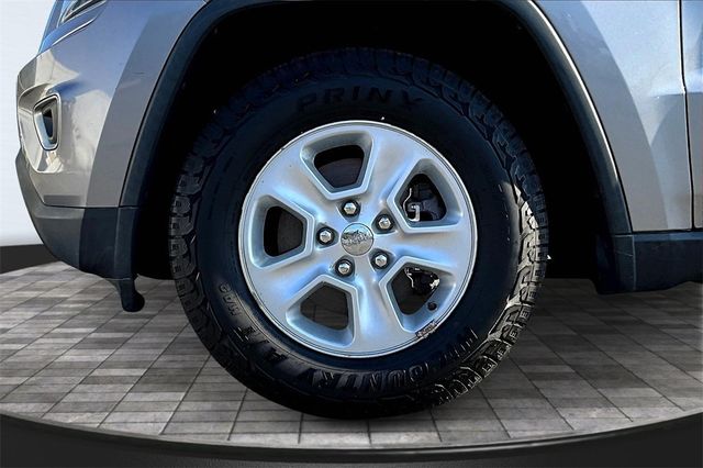 2015 Jeep Grand Cherokee Laredo - 22842157 - 33