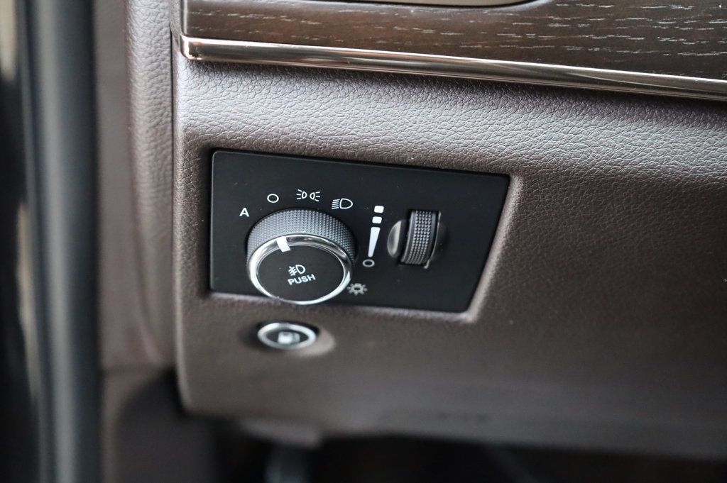 2015 Jeep Grand Cherokee Summit photo 31