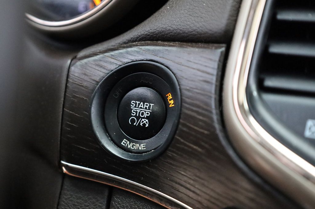 2015 Jeep Grand Cherokee Summit photo 32