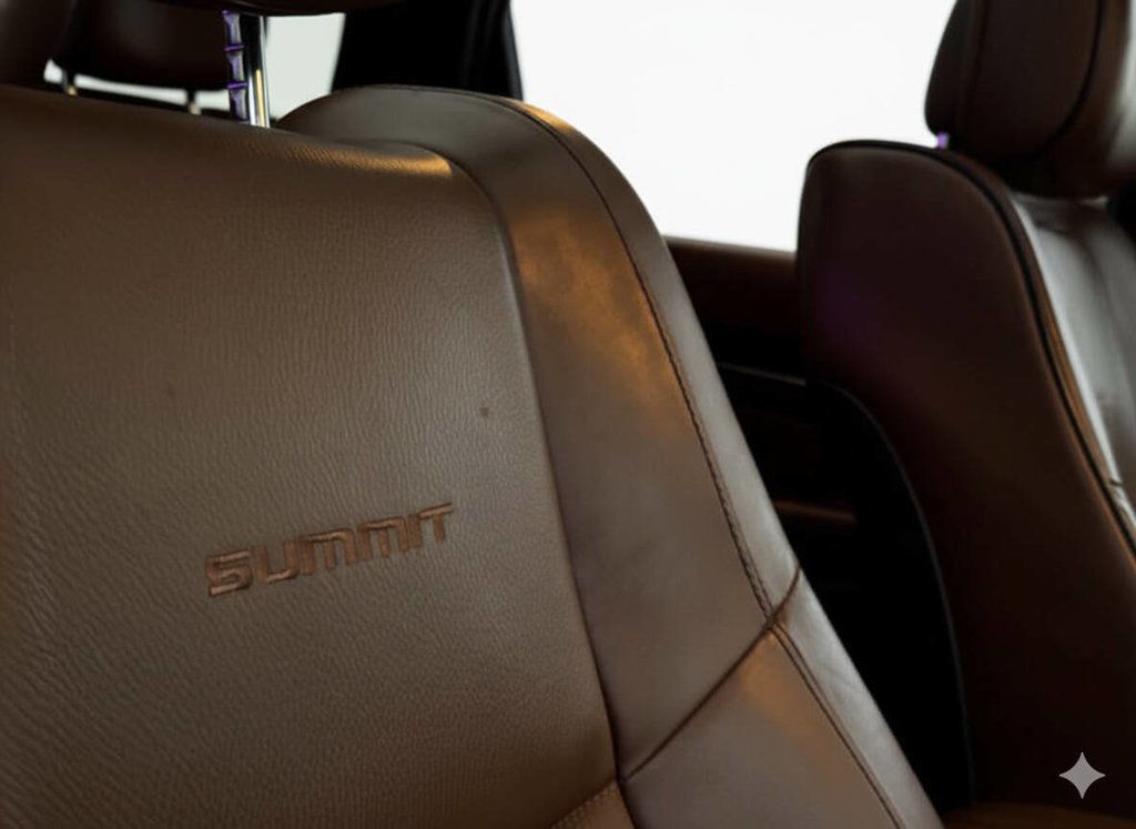 2015 Jeep Grand Cherokee Summit 4x4 4dr SUV - 22947277 - 19