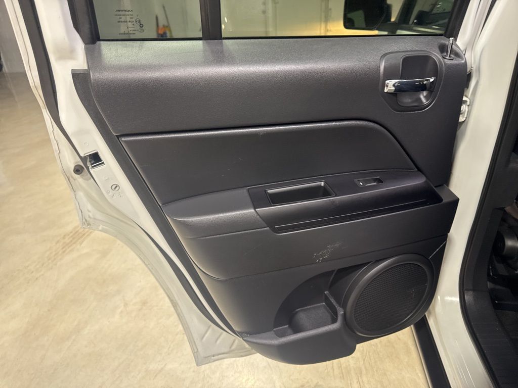 2015 Jeep Patriot 4WD 4dr Latitude - 22986634 - 27