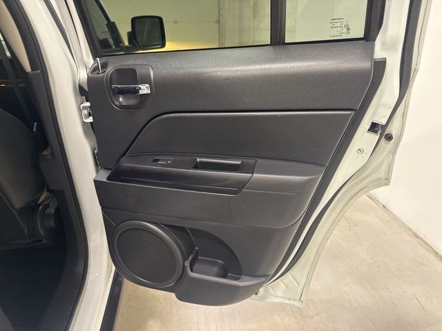 2015 Jeep Patriot 4WD 4dr Latitude - 22986634 - 32