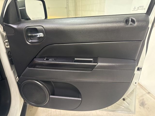 2015 Jeep Patriot 4WD 4dr Latitude - 22986634 - 36