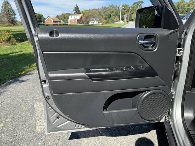 2015 Jeep Patriot AWD and Fuel Efficient - 23084020 - 15