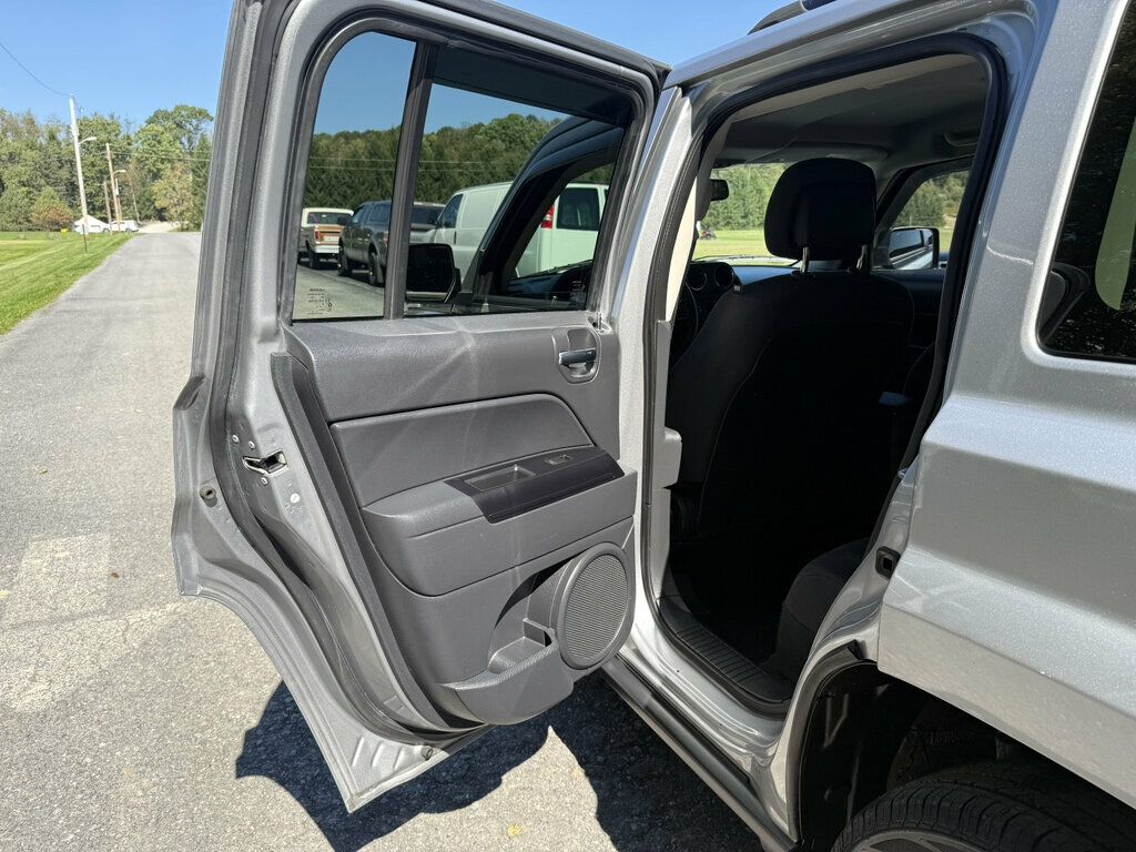 2015 Jeep Patriot AWD and Fuel Efficient - 23084020 - 27