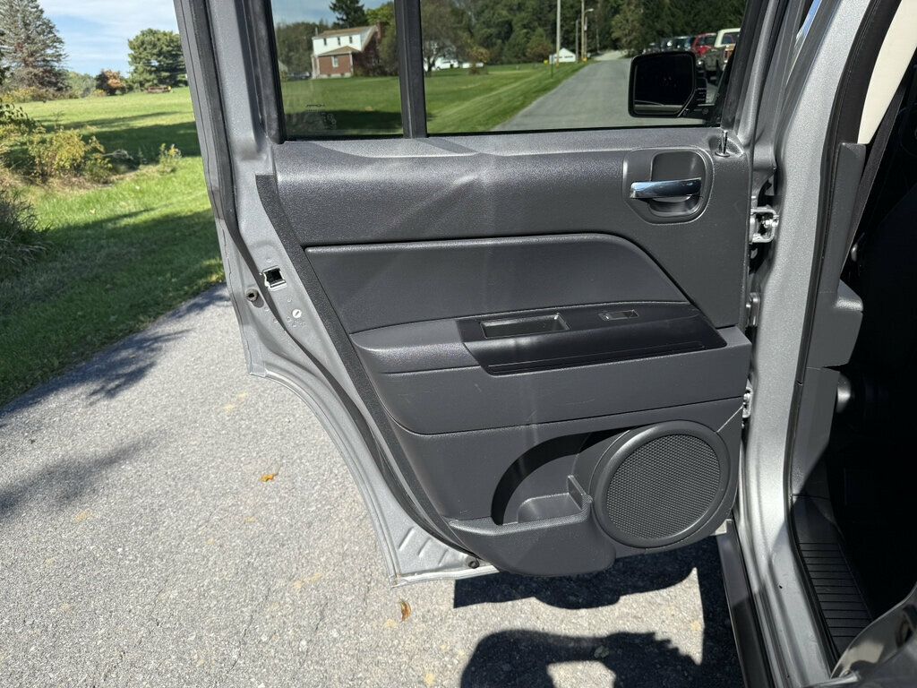 2015 Jeep Patriot AWD and Fuel Efficient - 23084020 - 28