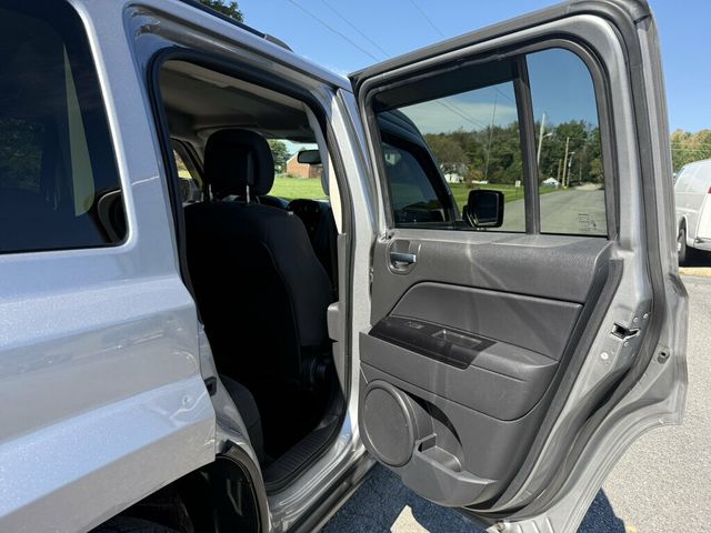 2015 Jeep Patriot AWD and Fuel Efficient - 23084020 - 37
