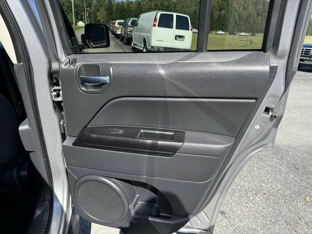 2015 Jeep Patriot AWD and Fuel Efficient - 23084020 - 38