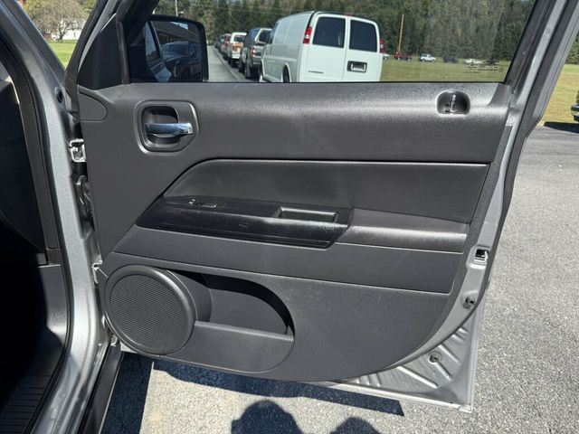 2015 Jeep Patriot AWD and Fuel Efficient - 23084020 - 44