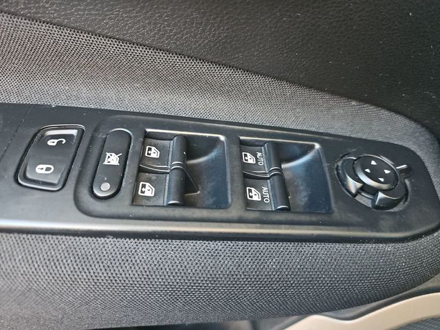 2015 Jeep Renegade 4WD 4dr Latitude - 22983959 - 19