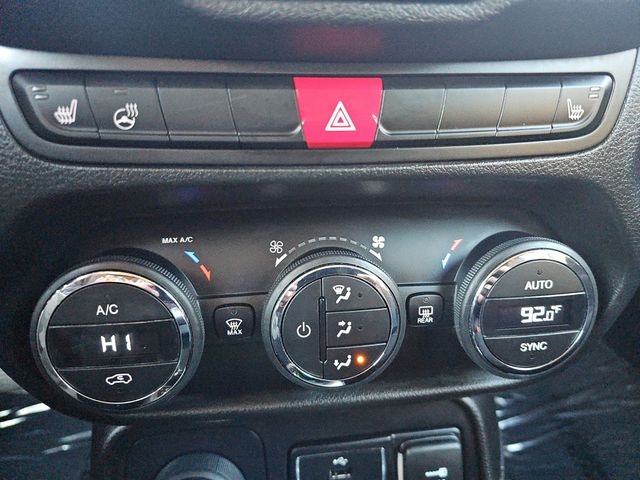 2015 Jeep Renegade 4WD 4dr Latitude - 22983959 - 29