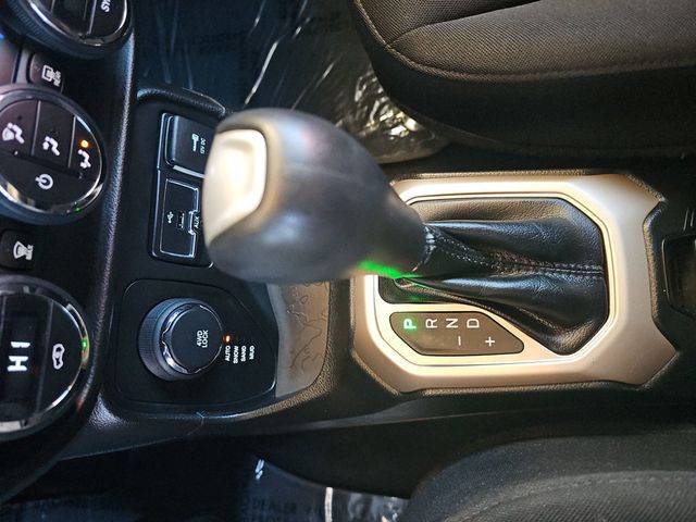 2015 Jeep Renegade 4WD 4dr Latitude - 22983959 - 32