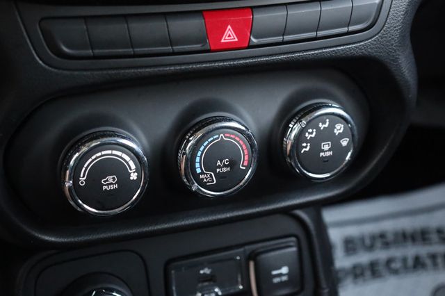 2015 Jeep Renegade 4WD 4dr Latitude - 22949458 - 30