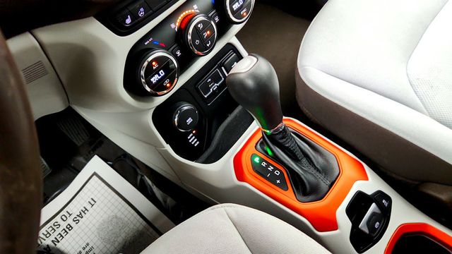 2015 Jeep Renegade 4WD 4dr Latitude w/ Popular Equipment & Cold Weather Pkgs - 23036203 - 14