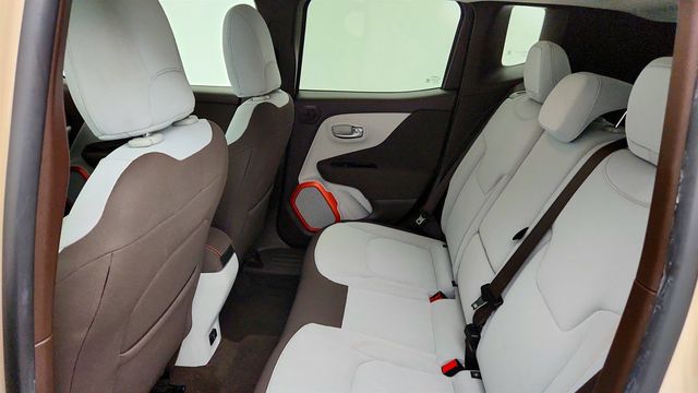 2015 Jeep Renegade 4WD 4dr Latitude w/ Popular Equipment & Cold Weather Pkgs - 23036203 - 18