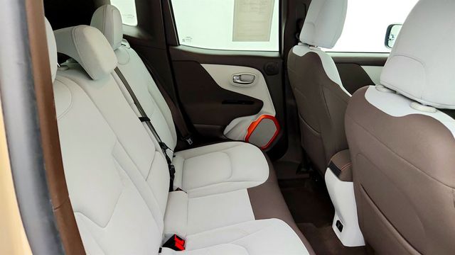 2015 Jeep Renegade 4WD 4dr Latitude w/ Popular Equipment & Cold Weather Pkgs - 23036203 - 20