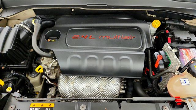 2015 Jeep Renegade 4WD 4dr Latitude w/ Popular Equipment & Cold Weather Pkgs - 23036203 - 24