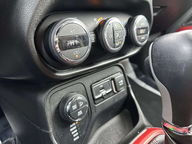 2015 Jeep Renegade 4WD 4dr Trailhawk - 22968386 - 32