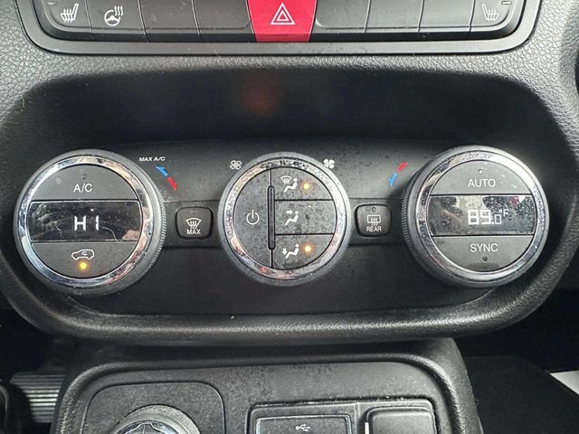 2015 Jeep Renegade 4WD 4dr Trailhawk - 22968386 - 35