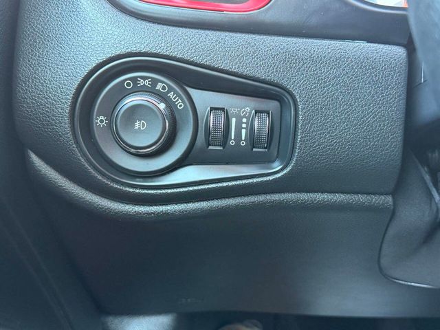 2015 Jeep Renegade 4WD 4dr Trailhawk - 22997921 - 38