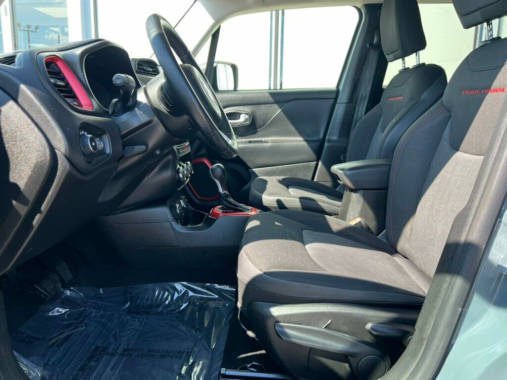 2015 Jeep Renegade Trailhawk photo 9