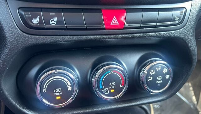 2015 Jeep Renegade 4WD 4dr Trailhawk - 22908194 - 17