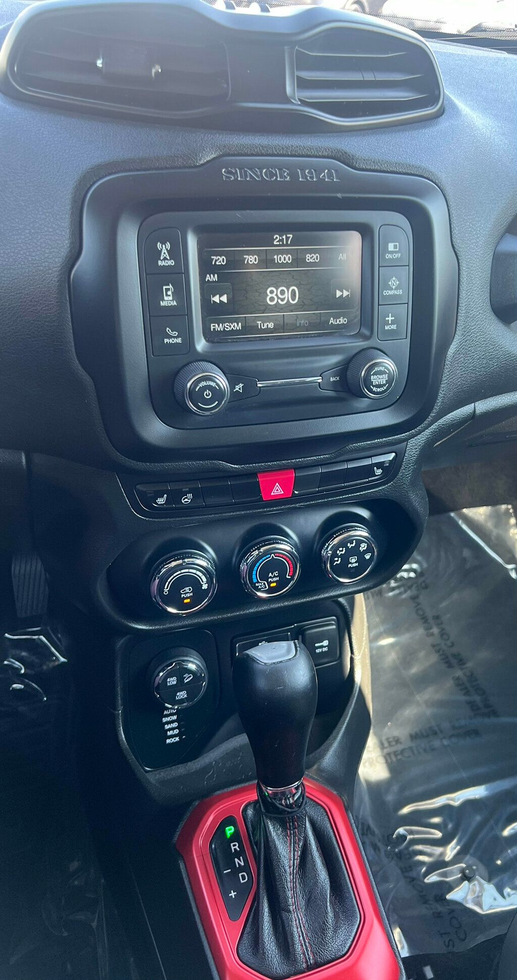 2015 Jeep Renegade Trailhawk photo 20
