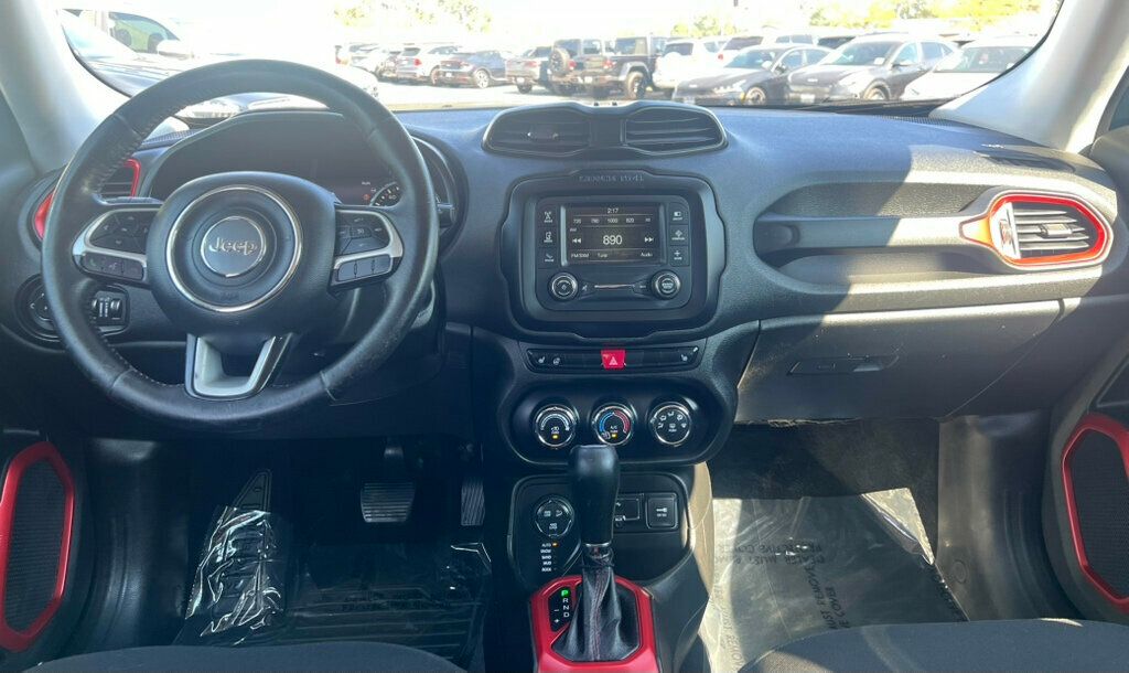 2015 Jeep Renegade Trailhawk photo 21