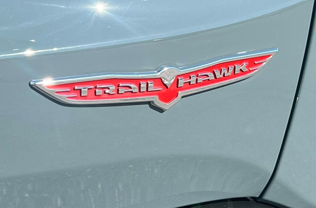 2015 Jeep Renegade Trailhawk photo 24