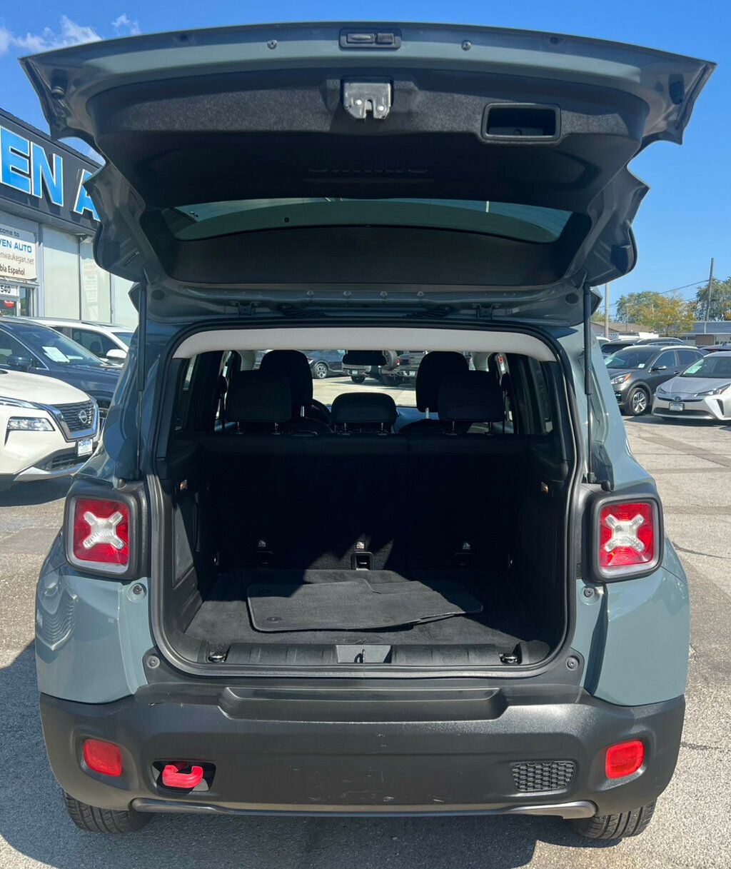 2015 Jeep Renegade Trailhawk photo 25