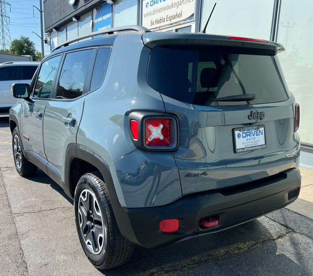 2015 Jeep Renegade Trailhawk photo 2