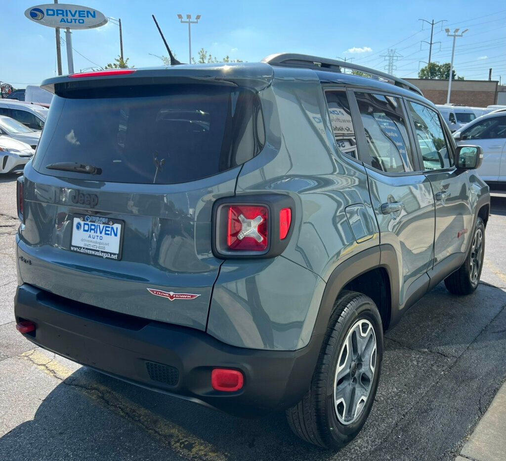 2015 Jeep Renegade Trailhawk photo 4
