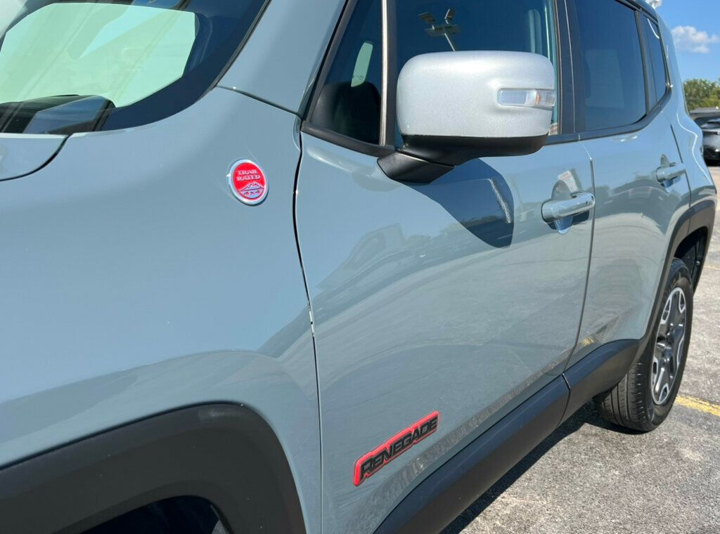 2015 Jeep Renegade Trailhawk photo 8