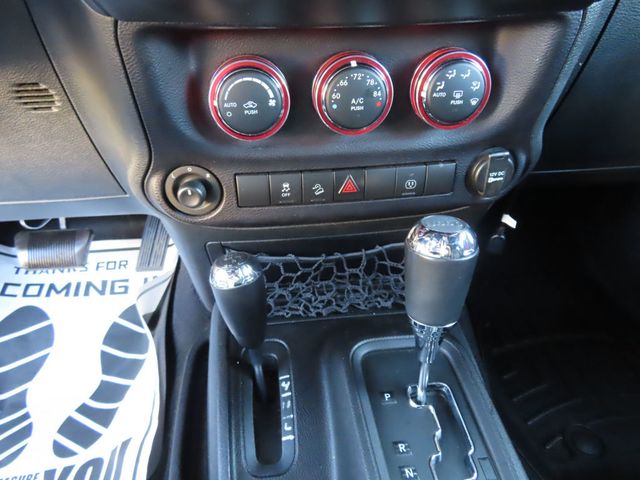 2015 Jeep Wrangler 4WD 2dr Rubicon - 23045551 - 32