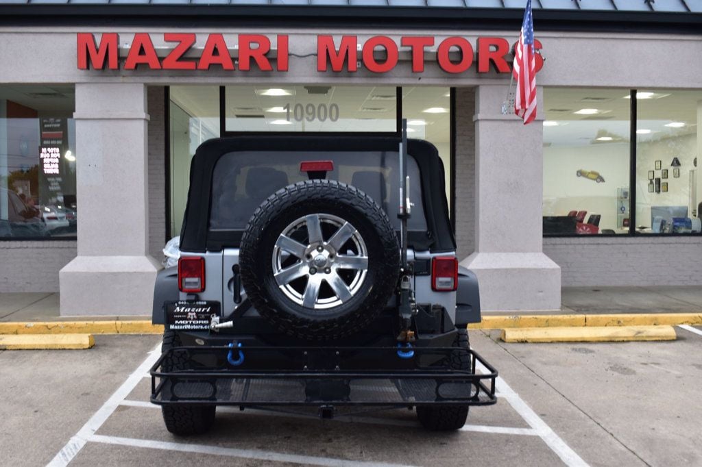 2015 Jeep Wrangler 4WD 2dr Sahara - 22617066 - 9