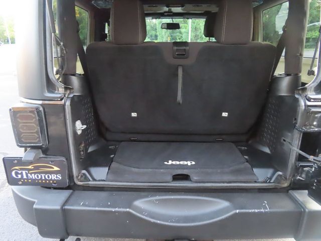 2015 Jeep Wrangler 4WD 2dr Sahara - 22906335 - 32