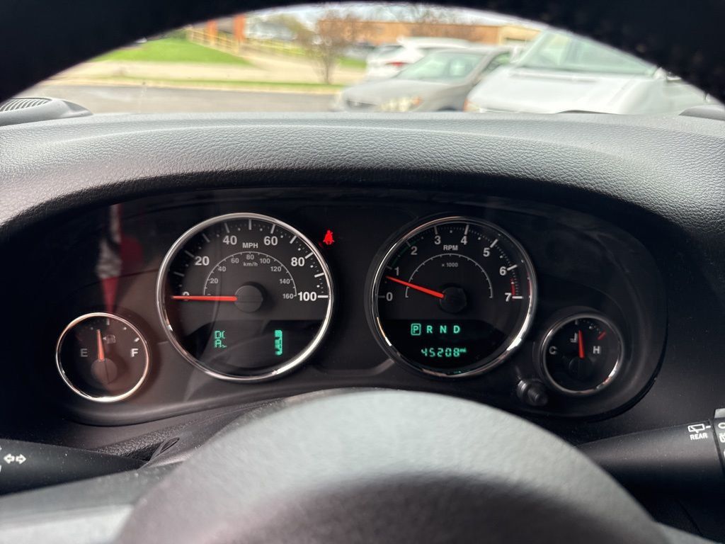 2015 Jeep Wrangler 4WD 2dr Sahara - 23012765 - 9