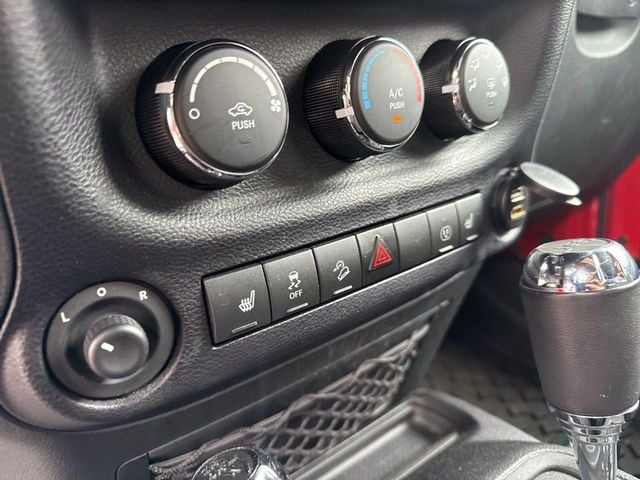 2015 Jeep Wrangler 4WD 2dr Sahara - 23012765 - 11