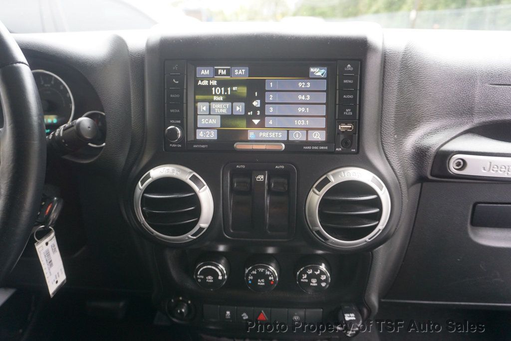 2015 Jeep Wrangler 4WD 2dr Sahara - 23089253 - 15