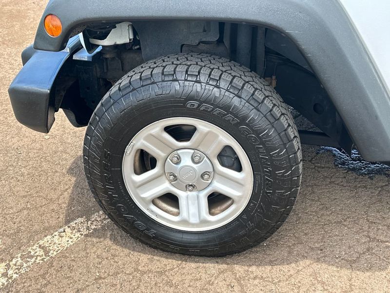 2015 Jeep Wrangler 4WD 2dr Sport - 23021338 - 12