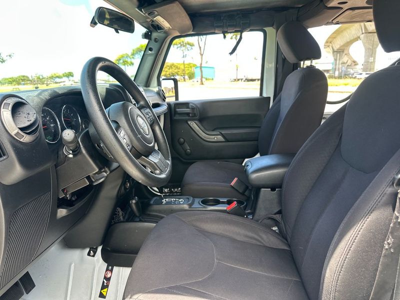 2015 Jeep Wrangler 4WD 2dr Sport - 23021338 - 13