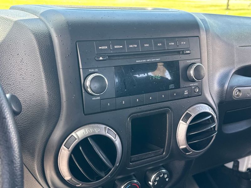 2015 Jeep Wrangler 4WD 2dr Sport - 23021338 - 16